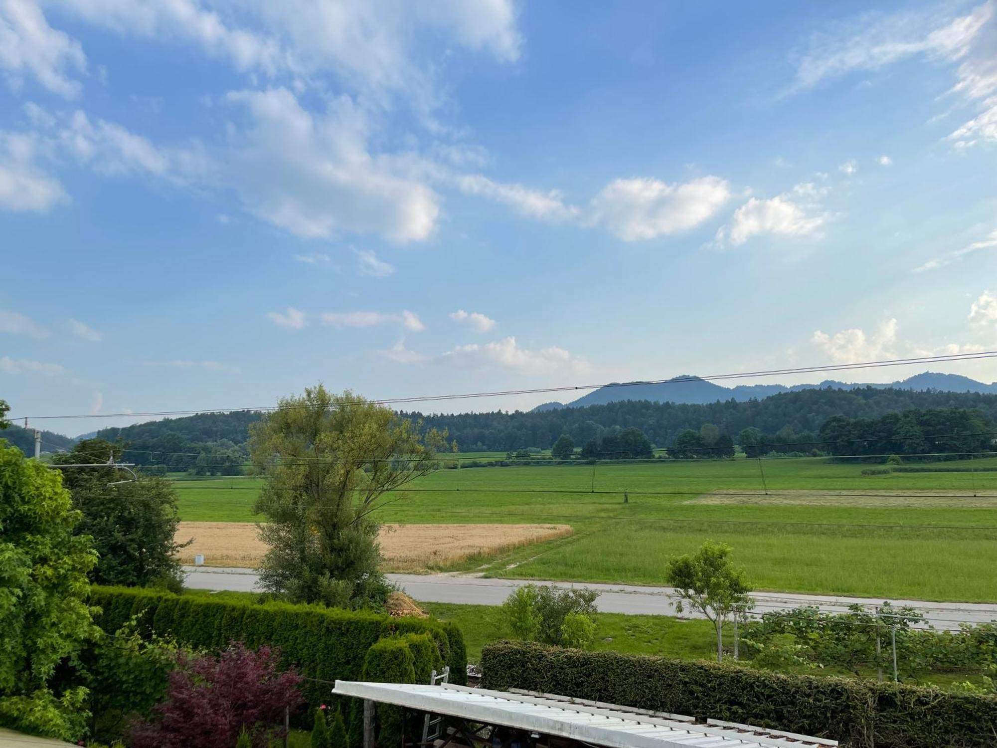 Guesthouse Stremljan Ljubljana Медводе Экстерьер фото